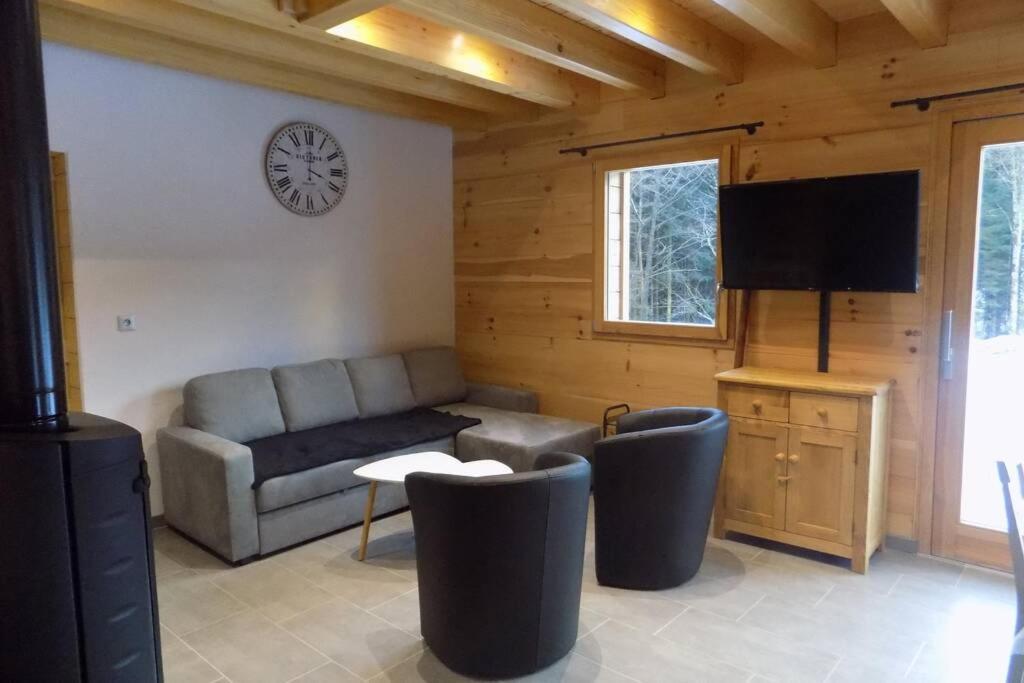 Chalet Des Charbonniers Avec Etang サン・モーリス・シュル・モセル エクステリア 写真